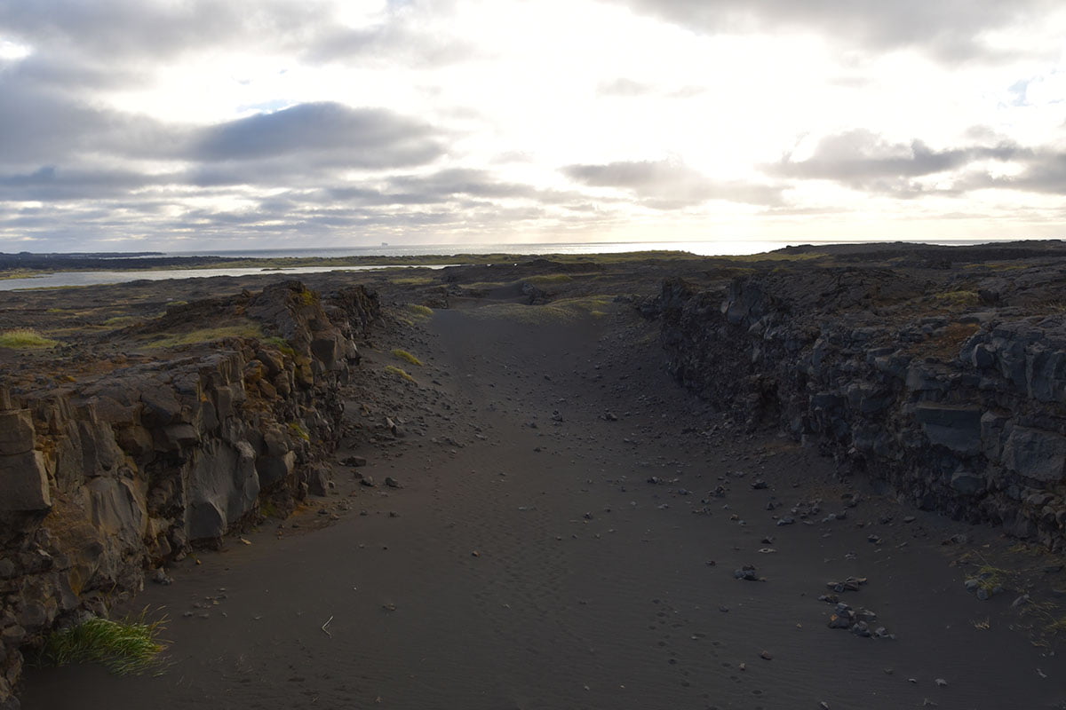 Bridge between continents in IJsland