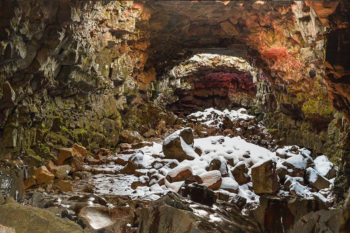 De Raufarhólshellir lavatunnel in IJsland