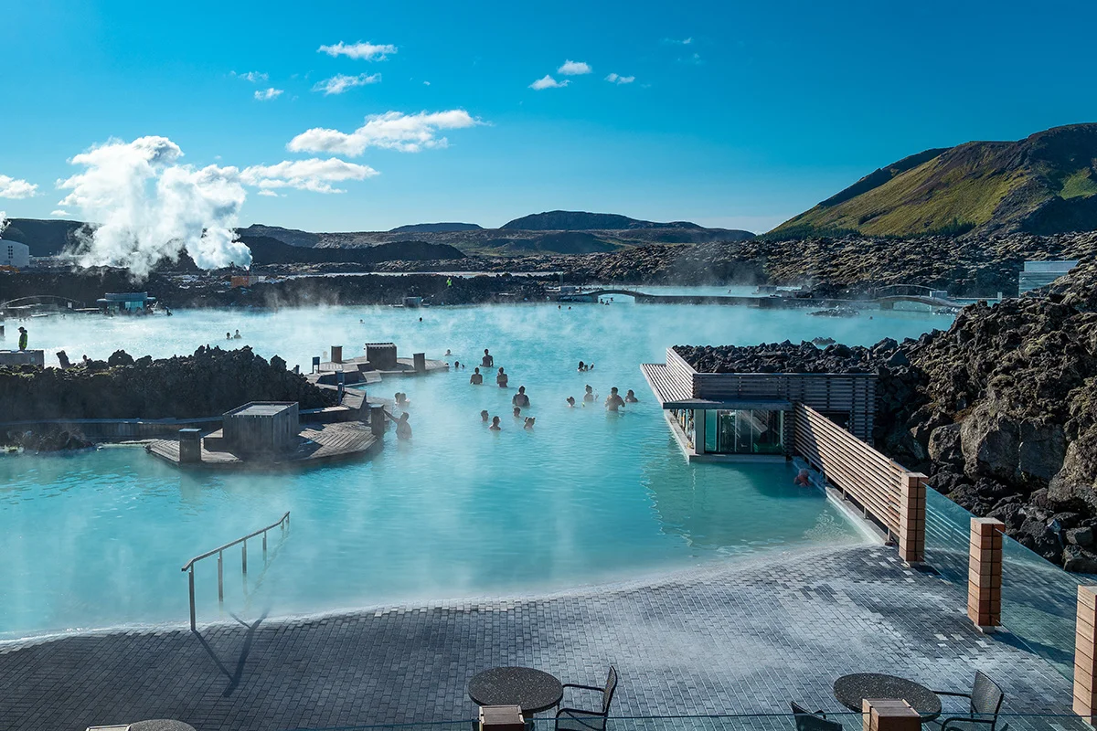 De warmwaterbronnen van de Blue Lagoon in IJsland bezoeken