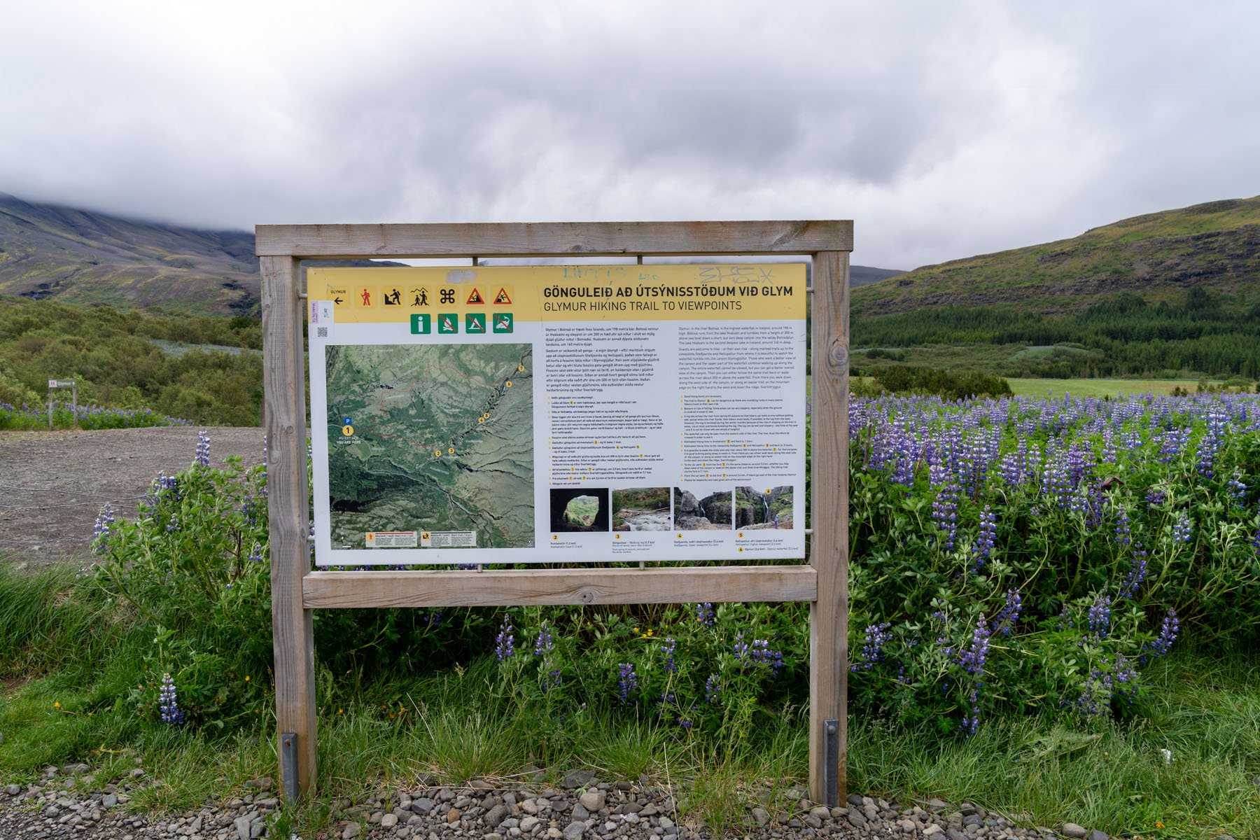 De hike naar de Glymur waterval in IJsland
