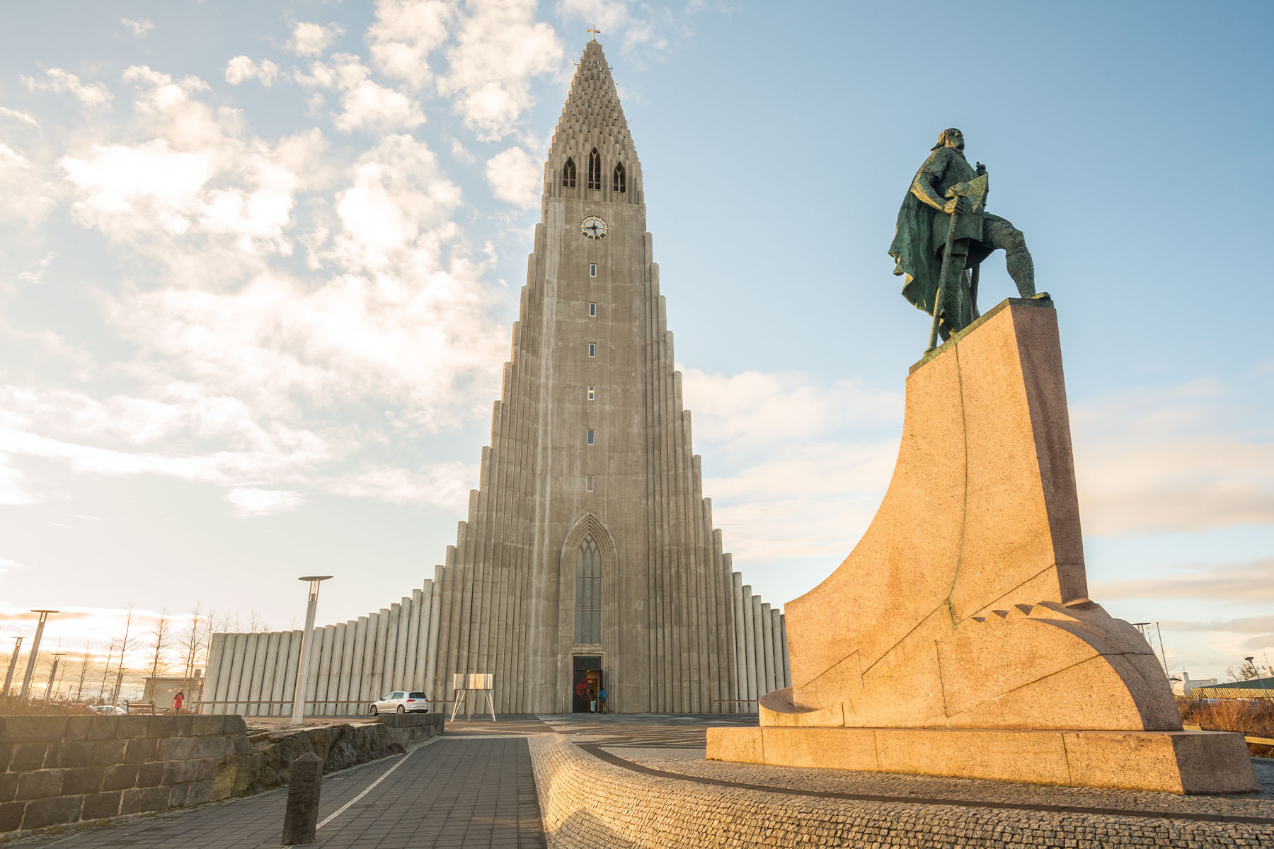 De Hallgrimskirkja in Reykjavik