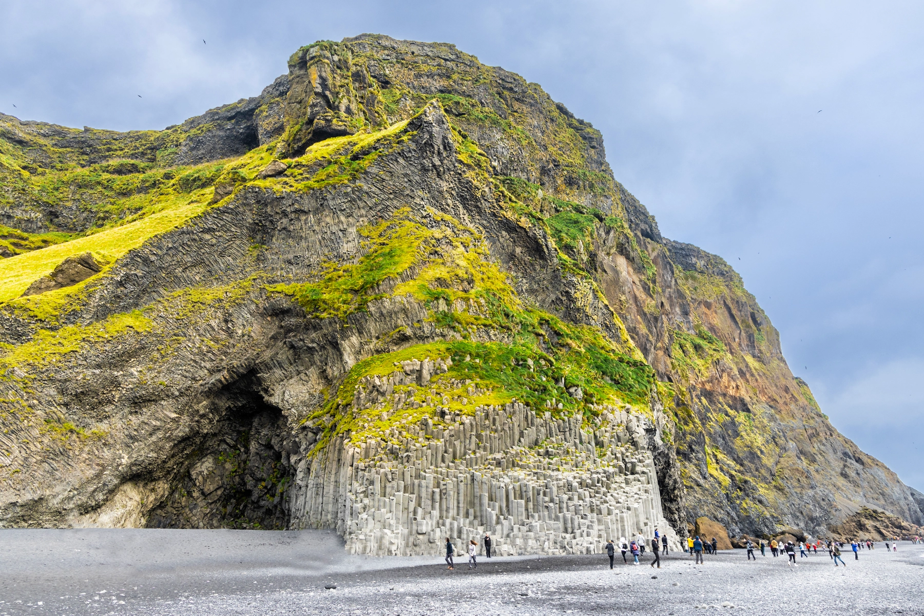 De Hálsanefshellir grot in IJsland