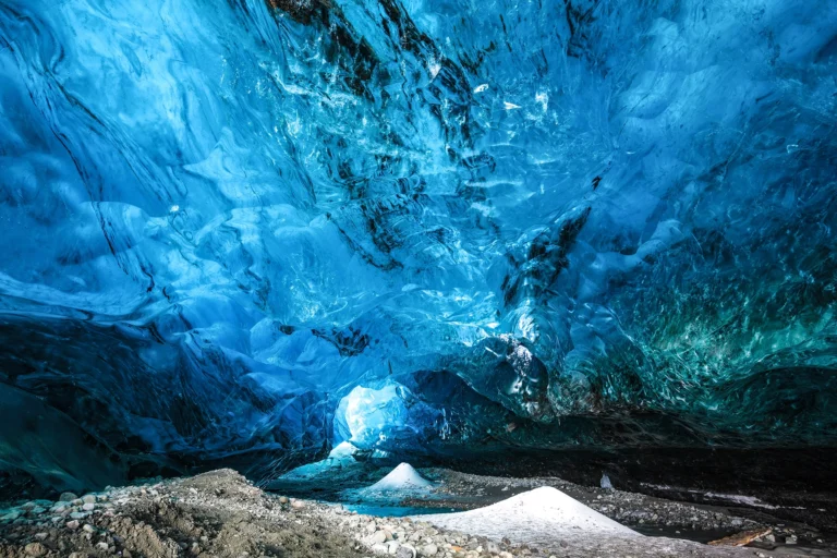 IJsgrot in IJsland bezoeken