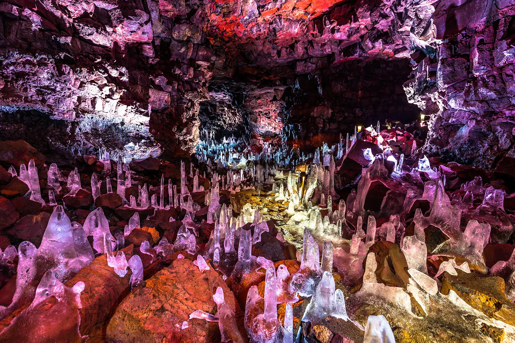 De Raufarhólshellir lavatunnel in IJsland