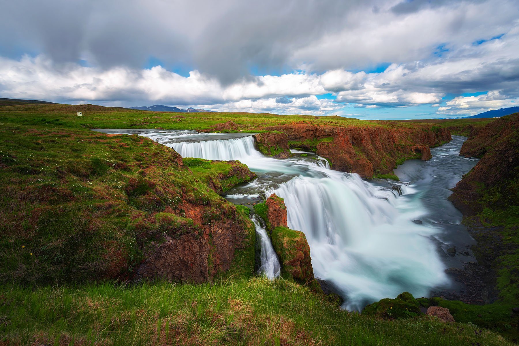 Reykjafoss waterval in IJsland